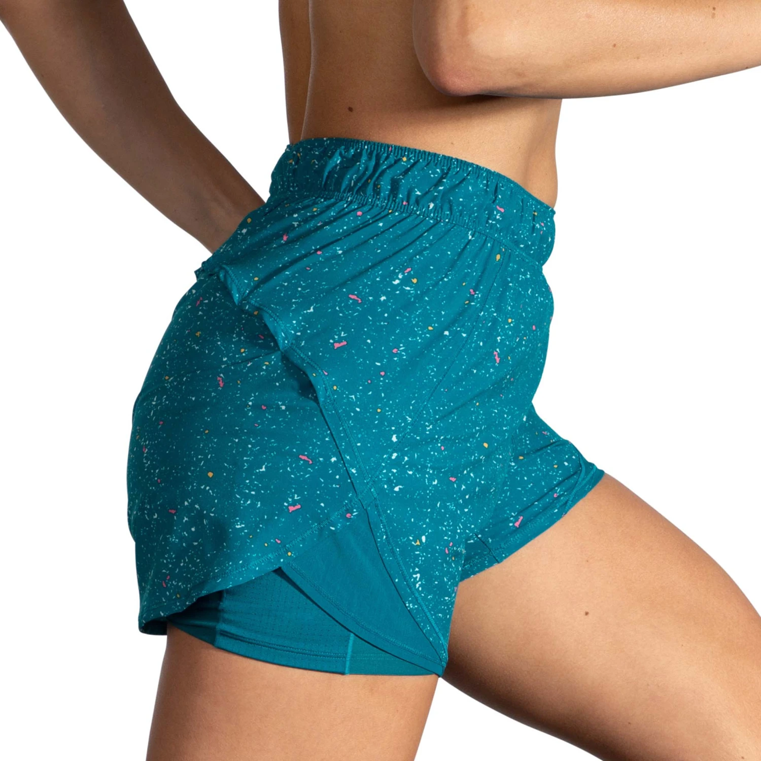 Brooks | Women's Chaser 5" 2-in-1 Short - Lagoon Speckle Print - Image 2