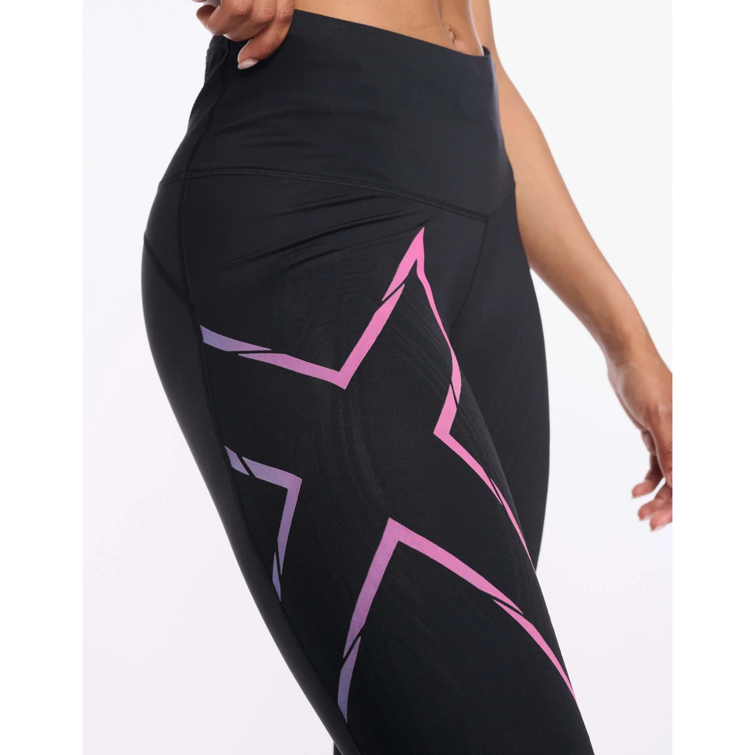 2XU | Women's Light Speed Mid-Rise Compression Tights - Black - Image 3