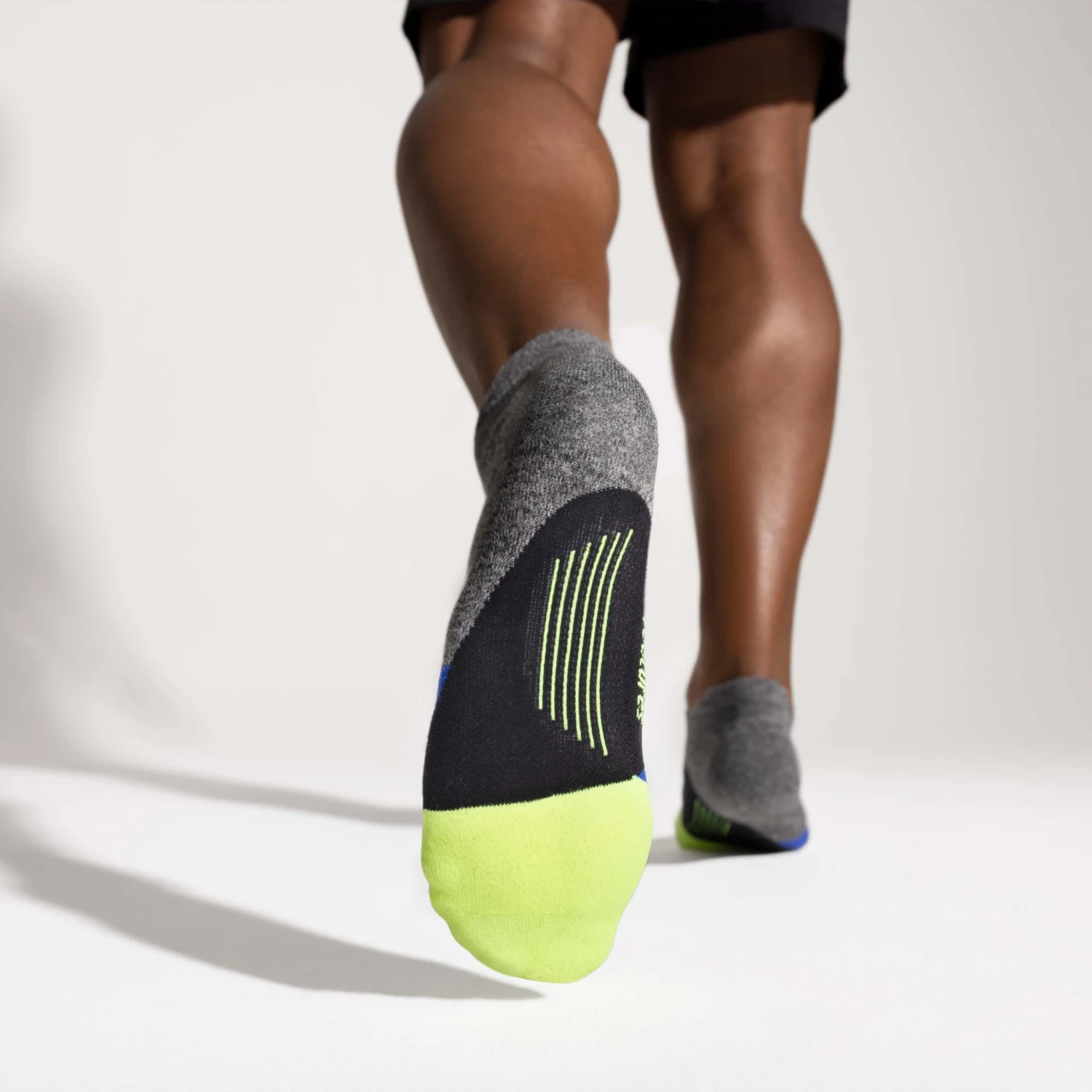 Feetures | Unisex Elite Light Cushion No Show Tab - Glowing Gray - Image 2